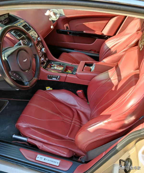 400多萬的限量超跑用來拉火鍋料！這輛阿斯頓馬丁現在只要73萬