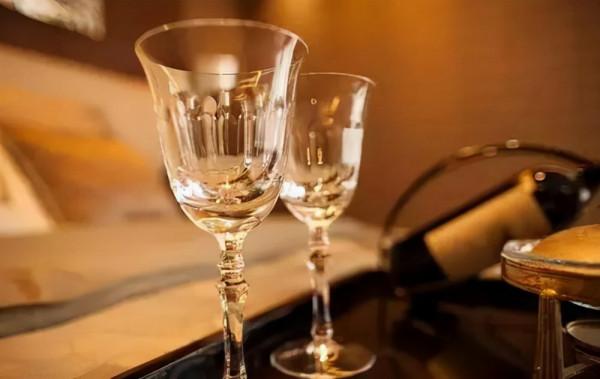 喝酒對心血管有益處嗎？醫生講出1個標準衡量，不妨對照一下