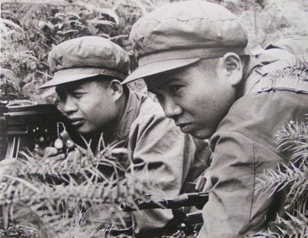 越戰中失去雙腿和左手，退休後展亞平迎來真愛，今女兒考上公務員