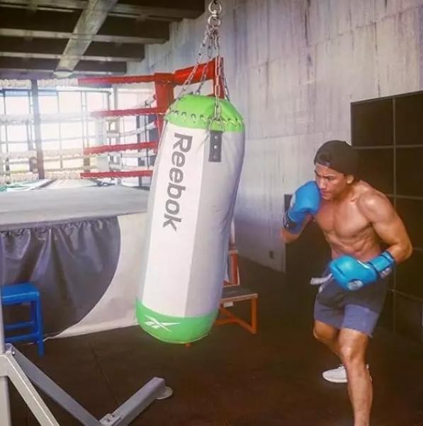 汶萊馬丁王子真迷人，30歲的他身材顏值都爆表，準王妃是豪門千金