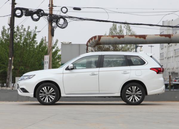 家用車還是以座位多，省油為主，這三款車，上坡有勁，耐用性好