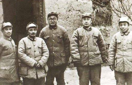 黃橋戰役情況接二連三，我軍一個營去向不明，敵軍獨立旅遲遲不來