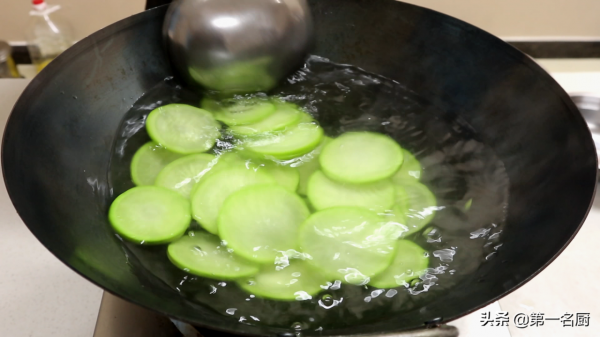 年夜飯選單已出爐，一家人6道菜，寓意六六大順，吉祥如意迎新年