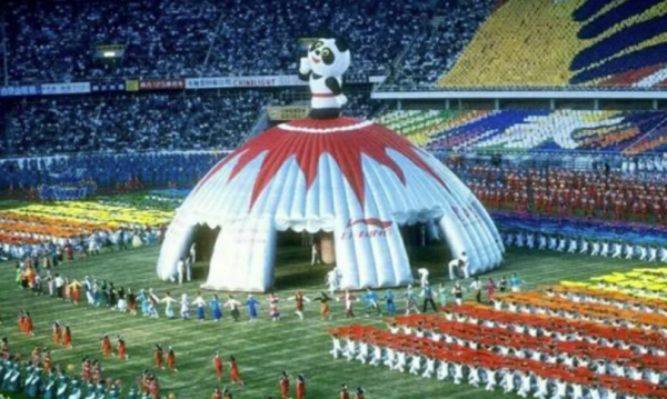 “愛國歌手”張明敏：28歲爆紅後被打壓，賣掉車房義演