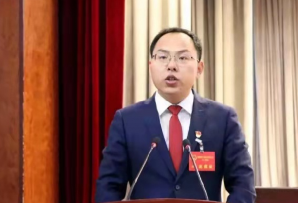 寒門難出貴子？32歲清華學霸任職縣長，父母均是普通本分的農民