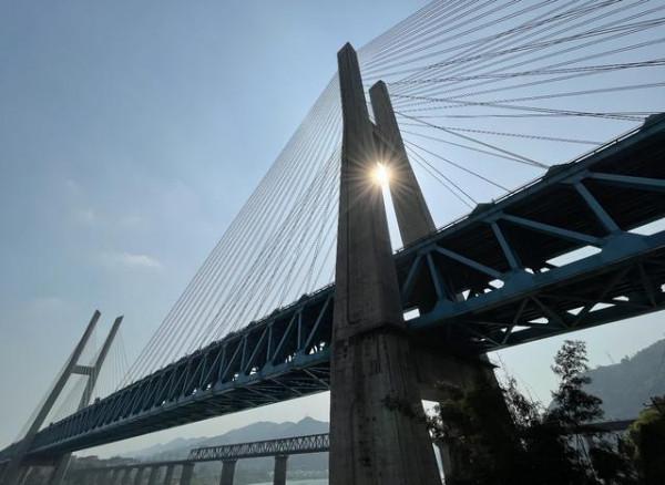 重慶遊不一樣玩法：乘綠皮火車逛廢棄古鎮，賞中國第二鐵路大橋