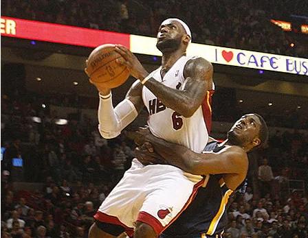 東決連年阻擊詹姆斯，曾經的“黑姚明”希伯特去哪了？