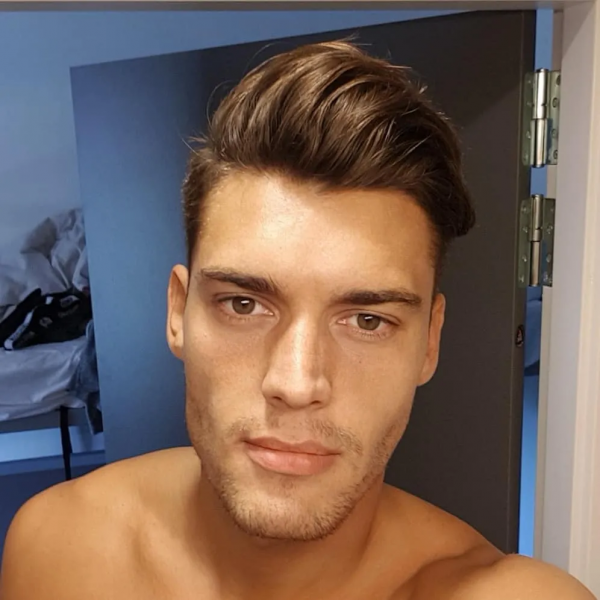 烏克蘭帥哥足球運動員收藏中國字畫，很有品位