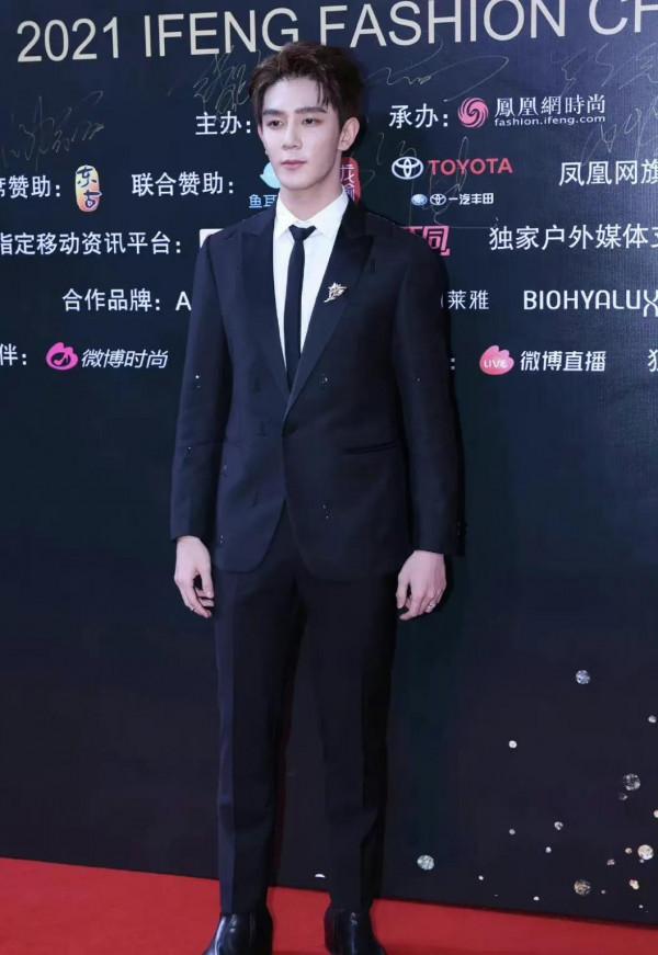 鳳凰網時尚盛典：陳數寶刀未老袁冰妍白到發光，孫一文豔壓眾明星