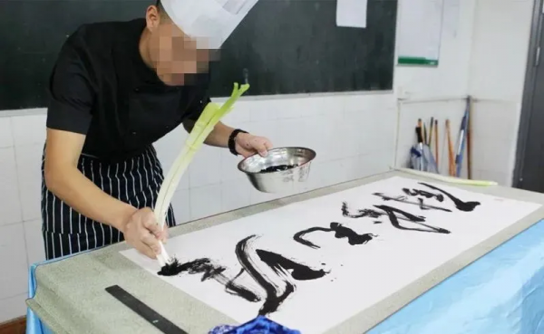 清末民國“江湖書法家”照片曝光,口鼻雙手、多管齊下,樣樣精通 清末民國“江湖書法家”照片曝光,口鼻雙手、多管齊下,樣樣精通