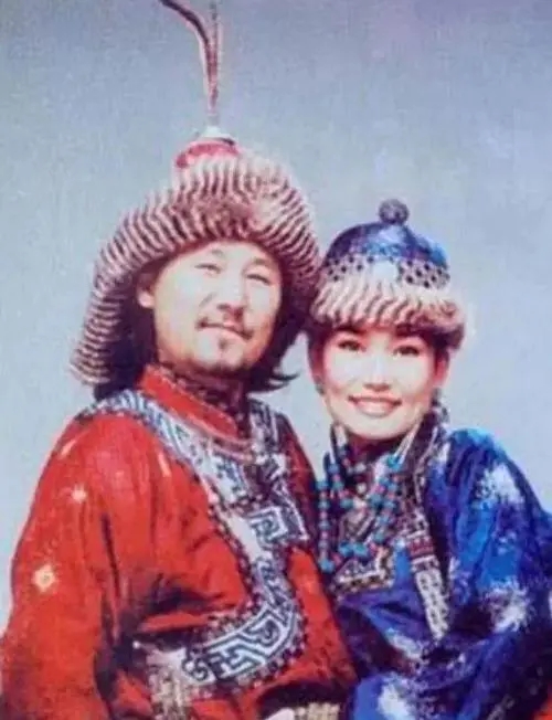 喝酒敗盡家產，35歲離婚，50歲老年喪女的騰格爾後悔了嗎？