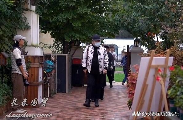 58 歲劉歡近照曝光，久未露面滿頭白髮顯蒼老