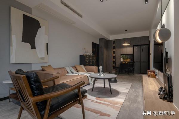 我買下了被同事挑剩下的一居室，他笑我無知，我卻如獲至寶