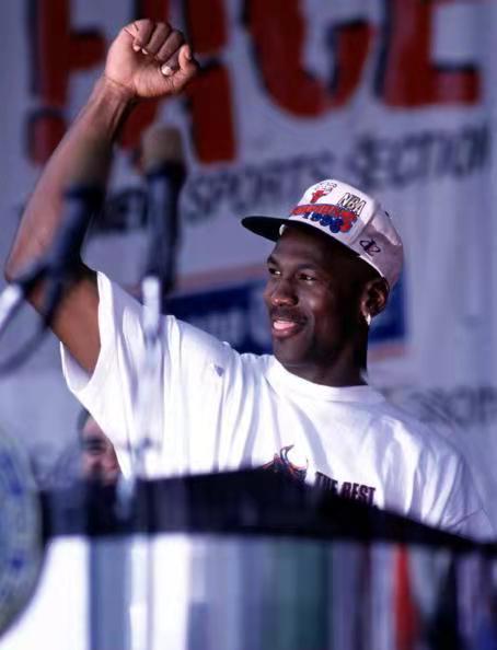 NBA紀實連載48：巔峰喬丹為什麼退役，喬丹右手食指到底怎麼了