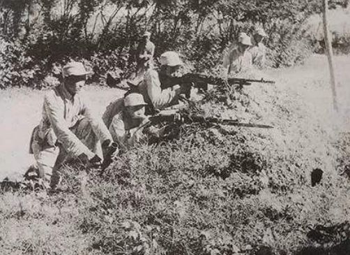 他單臂刺死27個鬼子，被稱為&OpenCurlyDoubleQuote;六個一&rdquo;功臣，主席邀他參加國宴