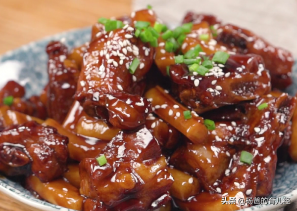 居家分享排骨炒年糕的好吃做法,醬香濃郁又美味,孩子特別愛吃 居家分享排骨炒年糕的好吃做法,醬香濃郁又美味,孩子特別愛吃