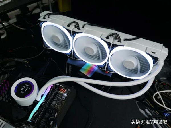 穩壓 i9 12900K！恩傑海妖 Z73 RGB 白色水冷評測