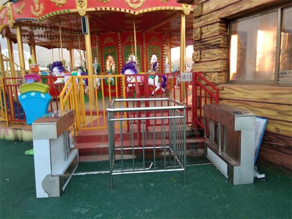 湖南一奇葩遊樂園，投資上億卻廢棄已久，現卻因獨特風格很受歡迎