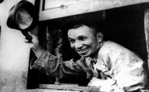 華野秘密行軍3日,突遭國軍轟炸,粟裕:那個排長有問題,抓住他 華野秘密行軍3日,突遭國軍轟炸,粟裕:那個排長有問題,抓住他