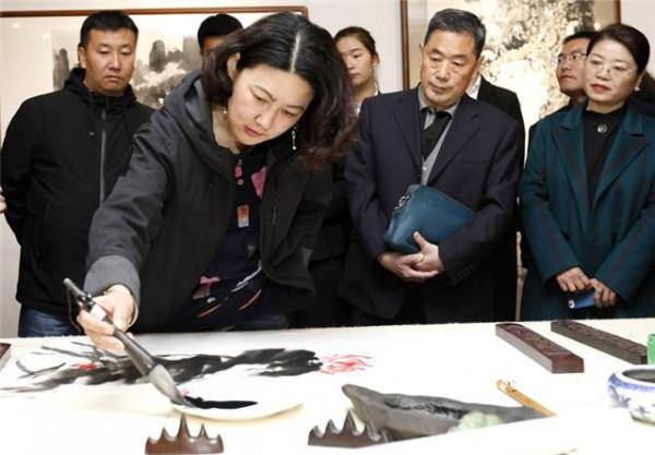 “啃爺藝術家”齊慧娟落款“白石孫女”，一幅畫賣30萬，誰人不服