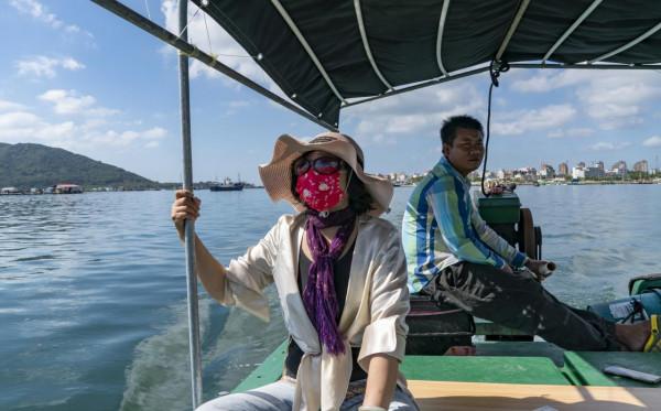 海南：新村港灣可乘船觀光撈海膽