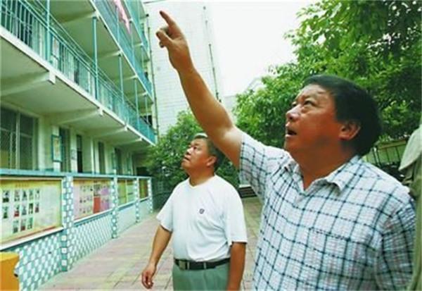 2008年,那位讓2300多名師生在地震中逃生的校長,3年後病逝 2008年,那位讓2300多名師生在地震中逃生的校長,3年後病逝