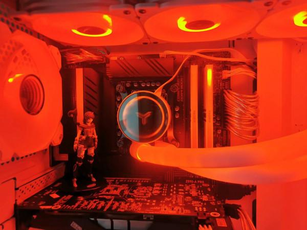 產品更新還真快,連水冷管都帶RGB光,炫彩機箱更添新裝 產品更新還真快,連水冷管都帶RGB光,炫彩機箱更添新裝