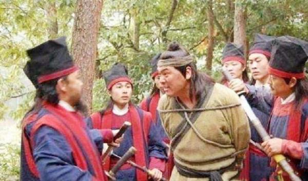 王伽押解70名囚犯，將枷鎖去掉讓其自由行動，結果囚犯一個都沒跑