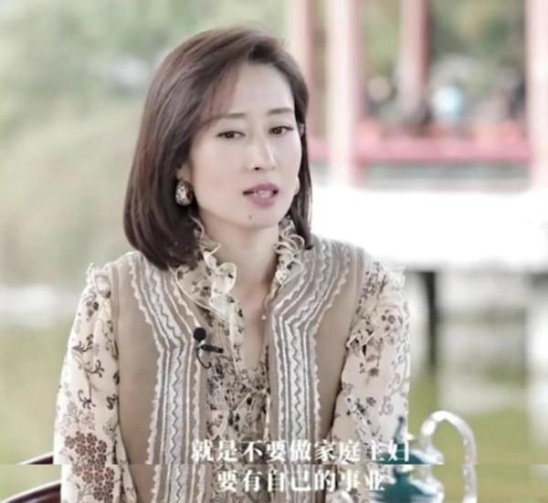 “離婚後至今未嫁”的10位女星，有人情史複雜，有人無兒無女