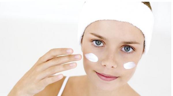 乳液和麵霜到底有何不同？看完這篇，你就知道該選哪個了