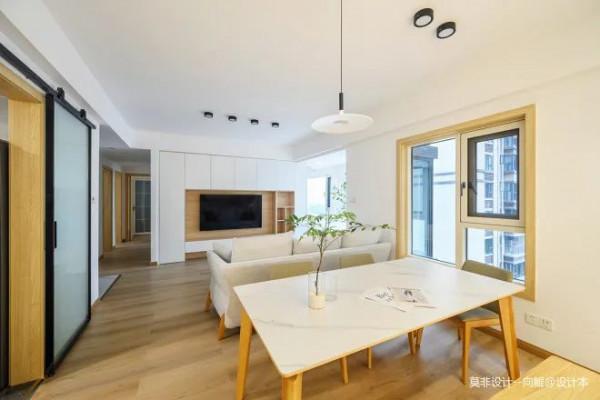 原木+白，簡約即正義的五口之家