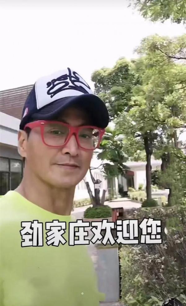 定居內地20位港臺明星，有人住5億豪宅，有人住三線小城65平米房