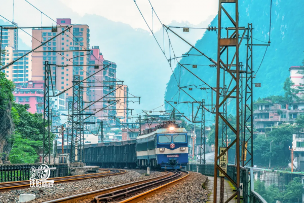 隨行 | 中國“最窄”的縣城——鹽津縣