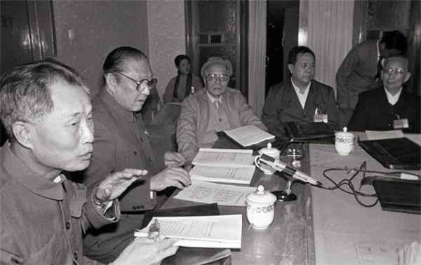 1985年誰接替廣東省委書記任仲夷？王光美評價很高的清官林若接任