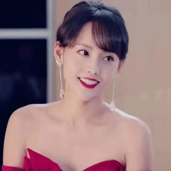 曾經紅極一時，如今只能演配角的女星們，誰最值得同情？