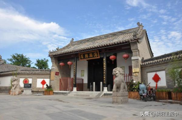 富人寫聘書無標點符號,罰錢20萬,縣官:殺富濟貧 富人寫聘書無標點符號,罰錢20萬,縣官:殺富濟貧