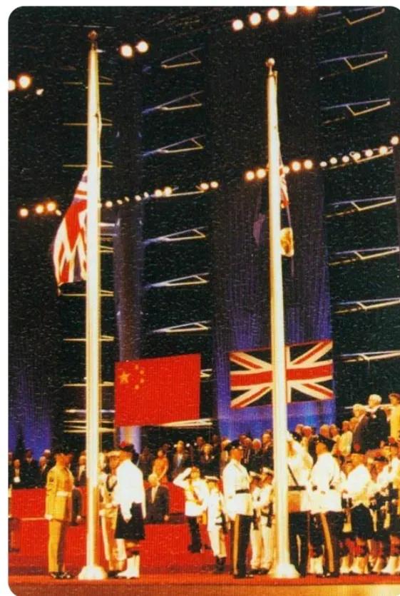 香港迴歸當晚，升旗手朱濤：鼻裡塞棉花，血往嘴裡吸