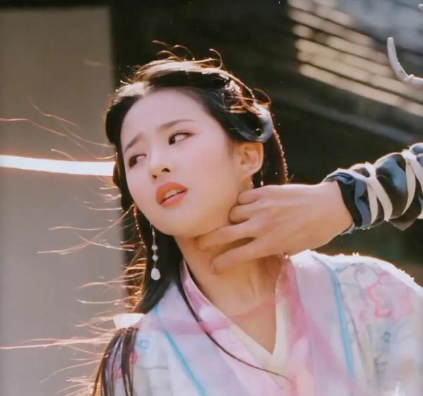 有種女演員的美叫作：髮型越凌亂，人物越狼狽，她就越&OpenCurlyDoubleQuote;驚豔&rdquo;