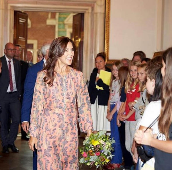 瑪麗王妃令人難以置信的照片風格演變