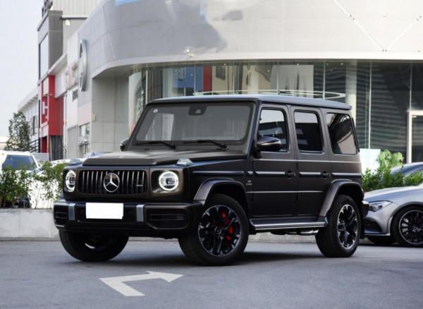 北京街頭偶遇300萬賓士大G,女副駕搖下車窗,眾人紛紛上去要簽名 北京街頭偶遇300萬賓士大G,女副駕搖下車窗,眾人紛紛上去要簽名