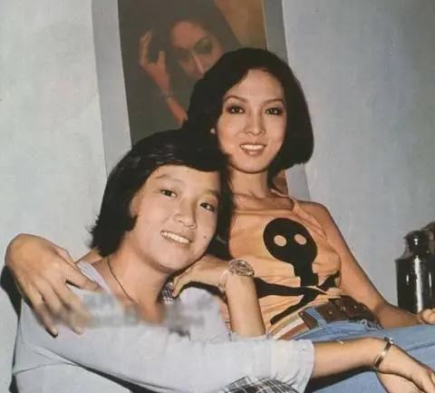 萬梓良,就這樣錯過了恬妞,午夜夢迴時他是否後悔過? 萬梓良,就這樣錯過了恬妞,午夜夢迴時他是否後悔過?