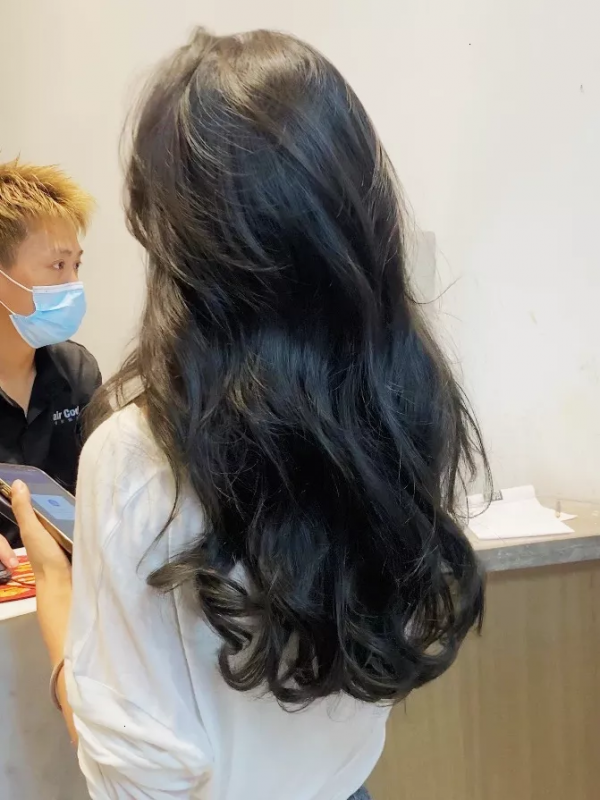 別再亂披頭髮了！這3款新年髮型才夠美夠撩人