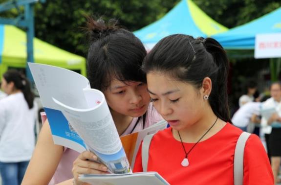 一所公辦大學招生“爆冷”，多次降分仍空餘1180個名額，究竟為何