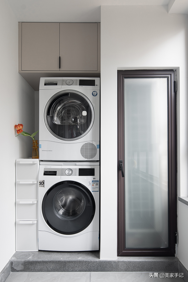 堅持極簡主義的浙江夫婦，把家裝修得一塵不染，透著骨子裡的高階