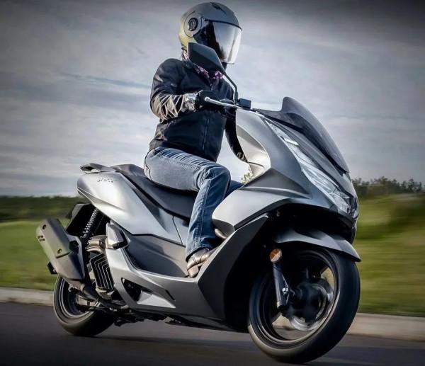 喜歡踏板車，看好PCX160，CT250，RT3，應該如何選？