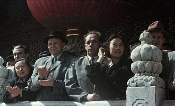 開國大典的40名女便衣:潛伏在天安門城樓上,盞茶倒水間偵察敵情 開國大典的40名女便衣:潛伏在天安門城樓上,盞茶倒水間偵察敵情