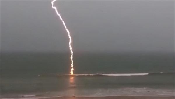 2018年，湖北農民家中祖墳被盜，警察趕來後，村民憶起往事