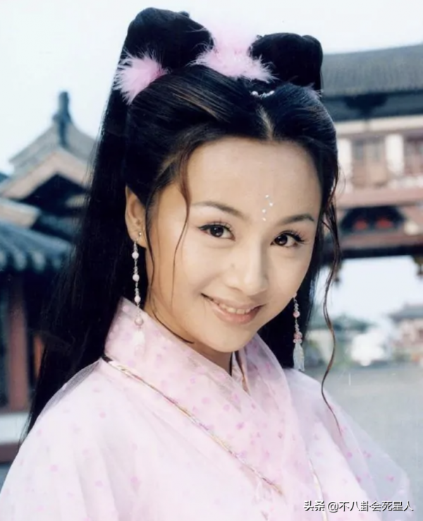 別再亂動臉上的痣了！這些中年女星把痣變成特色，個個有靈氣