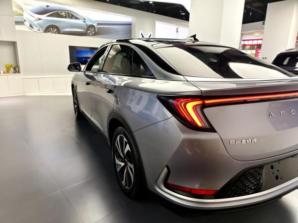 NEDC 708超長真續航 極狐阿爾法S實拍 內飾大屏夠搶眼 NEDC 708超長真續航 極狐阿爾法S實拍 內飾大屏夠搶眼