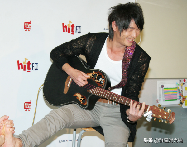 歌手黃品源：出生不凡經歷坎坷，和妻子離婚後復婚，如今兒女雙全